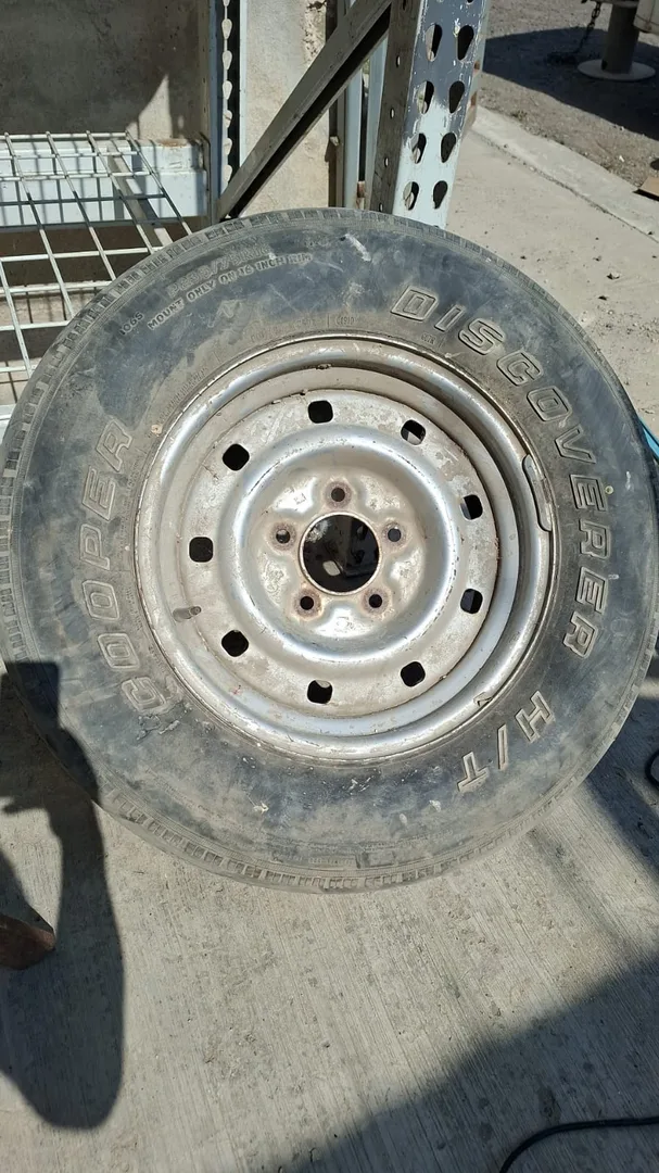 *Llanta Cooper Discoverer H/T* P235/75R16
