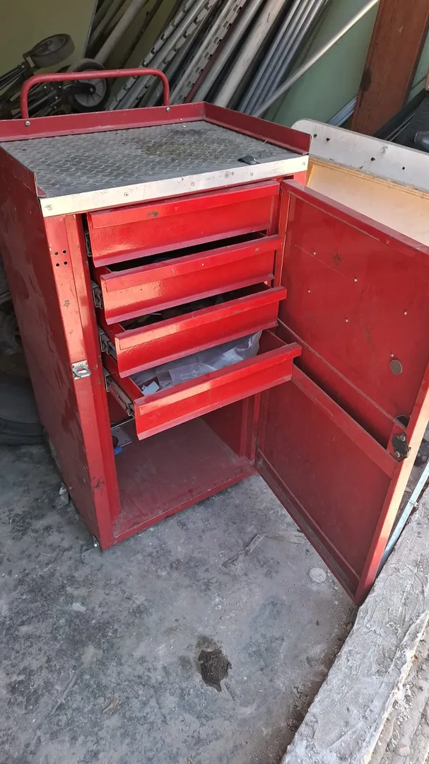 Caja de herramientas roja